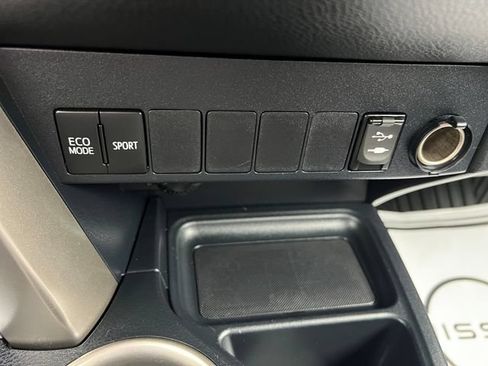 Used 2015 Toyota RAV4 XLE AWD/4WD image 21