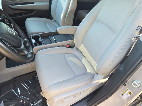 Used 2018 Honda Odyssey EX-L image 16