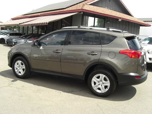 Used 2015 Toyota RAV4 LE FWD image 10