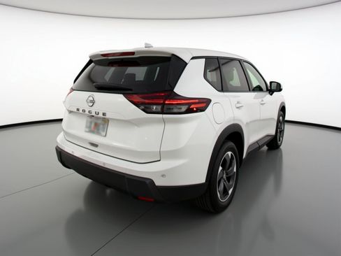 Used 2025 Nissan Rogue SV image 9