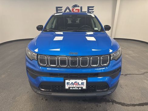 Used 2022 Jeep Compass Latitude w/ Convenience Group AWD/4WD image 3