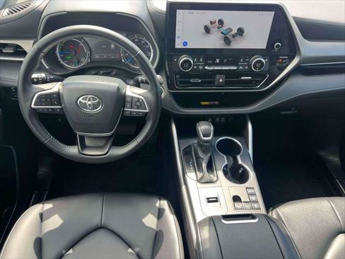 Certified 2026 Toyota Highlander XLE AWD/4WD image 14