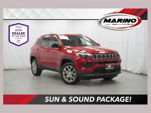 Used 2023 Jeep Compass Latitude w/ Sun and Sound Group AWD/4WD image 1