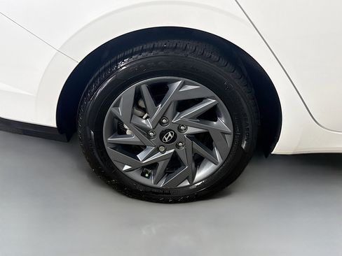 Used 2024 Hyundai Elantra SEL FWD image 33