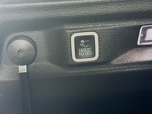 Used 2023 Jeep Grand Cherokee L Laredo AWD/4WD image 31