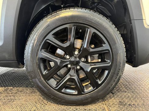 Used 2018 Jeep Renegade Altitude AWD/4WD image 31