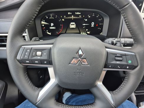 New 2025 Mitsubishi Outlander SE image 89