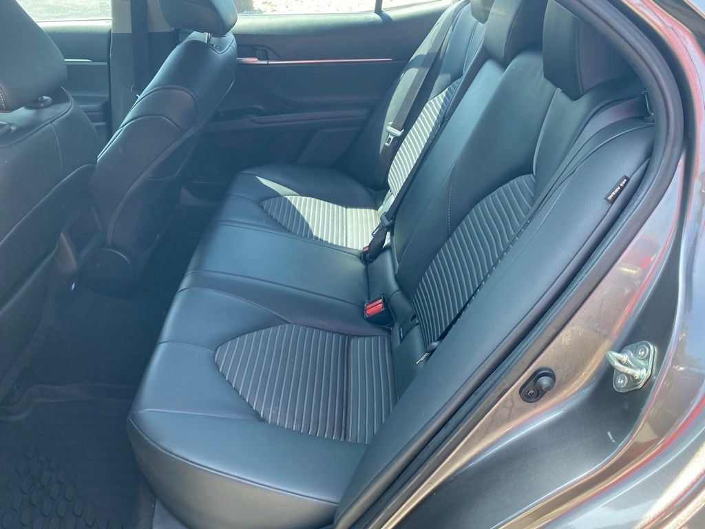 Used 2020 Toyota Camry SE FWD image 7