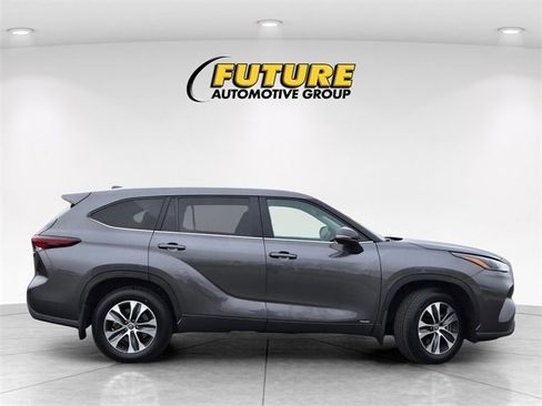 Certified 2024 Toyota Highlander XLE image 4