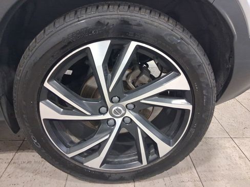 Used 2020 Volvo XC40 T5 R-Design w/ Protection Package Premier AWD/4WD image 9