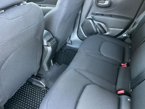 Used 2023 Jeep Renegade Latitude image 13