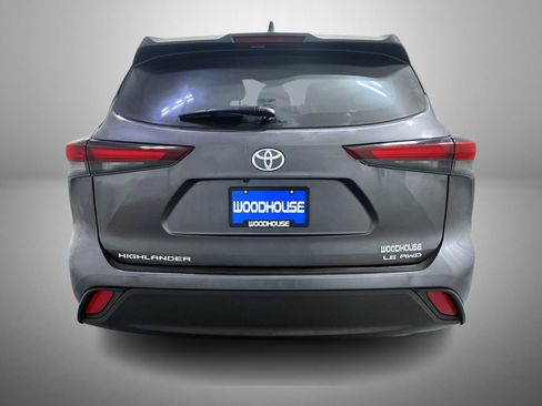 Used 2024 Toyota Highlander LE image 5