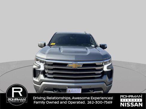Used 2024 Chevrolet Silverado 1500 High Country w/ Technology Package AWD/4WD image 2