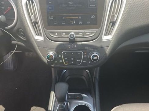 Used 2025 Chevrolet Malibu LT FWD image 15