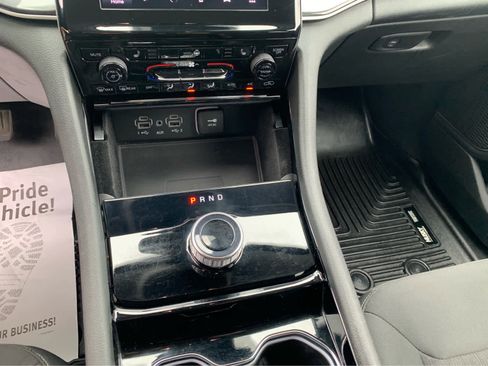 Used 2022 Jeep Grand Cherokee Laredo w/ Luxury Tech Group I image 18