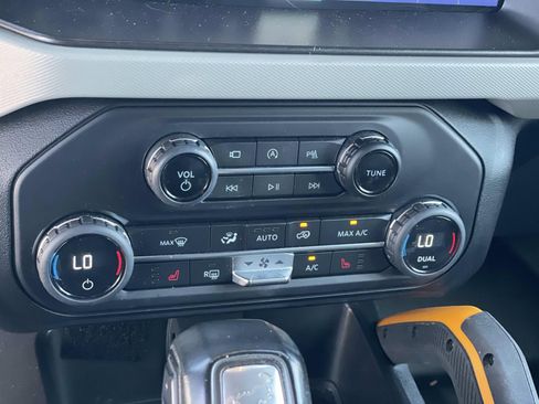 Used 2021 Ford Bronco Badlands image 19