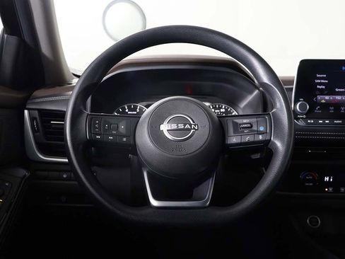 Used 2023 Nissan Rogue SV image 32