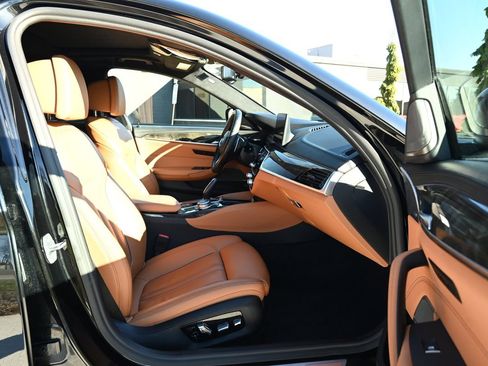 Used 2022 BMW M550i xDrive w/ Premium Package image 50