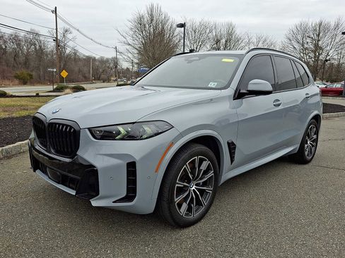 Used 2024 BMW X5 xDrive40i w/ M Sport Package image 3