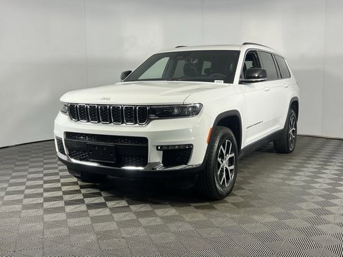 Certified 2024 Jeep Grand Cherokee L Limited w/ Luxury Tech Group II image 3