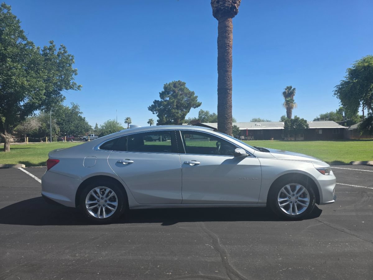 Used 2018 Chevrolet Malibu LT FWD image 3