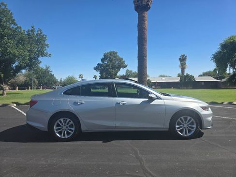 Used 2018 Chevrolet Malibu LT FWD image 3