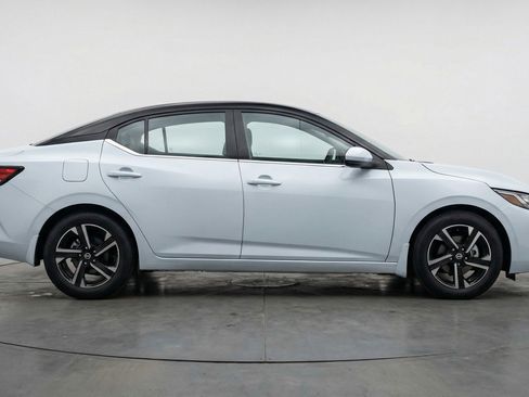 Used 2025 Nissan Sentra SV image 11