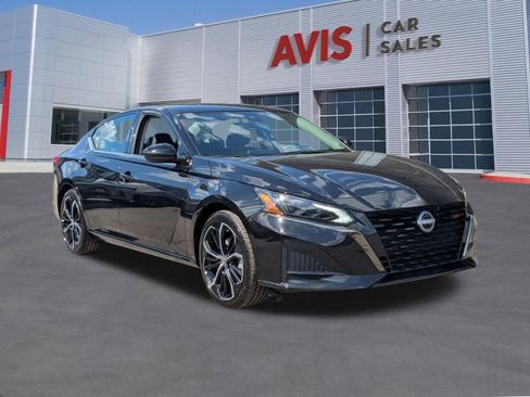 Used 2025 Nissan Altima 2.5 SR FWD image 3