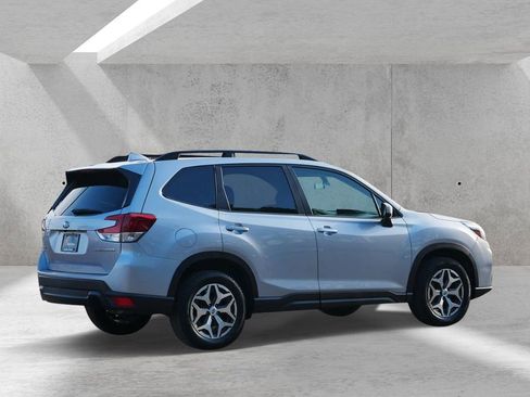 Used 2020 Subaru Forester Premium AWD/4WD image 3