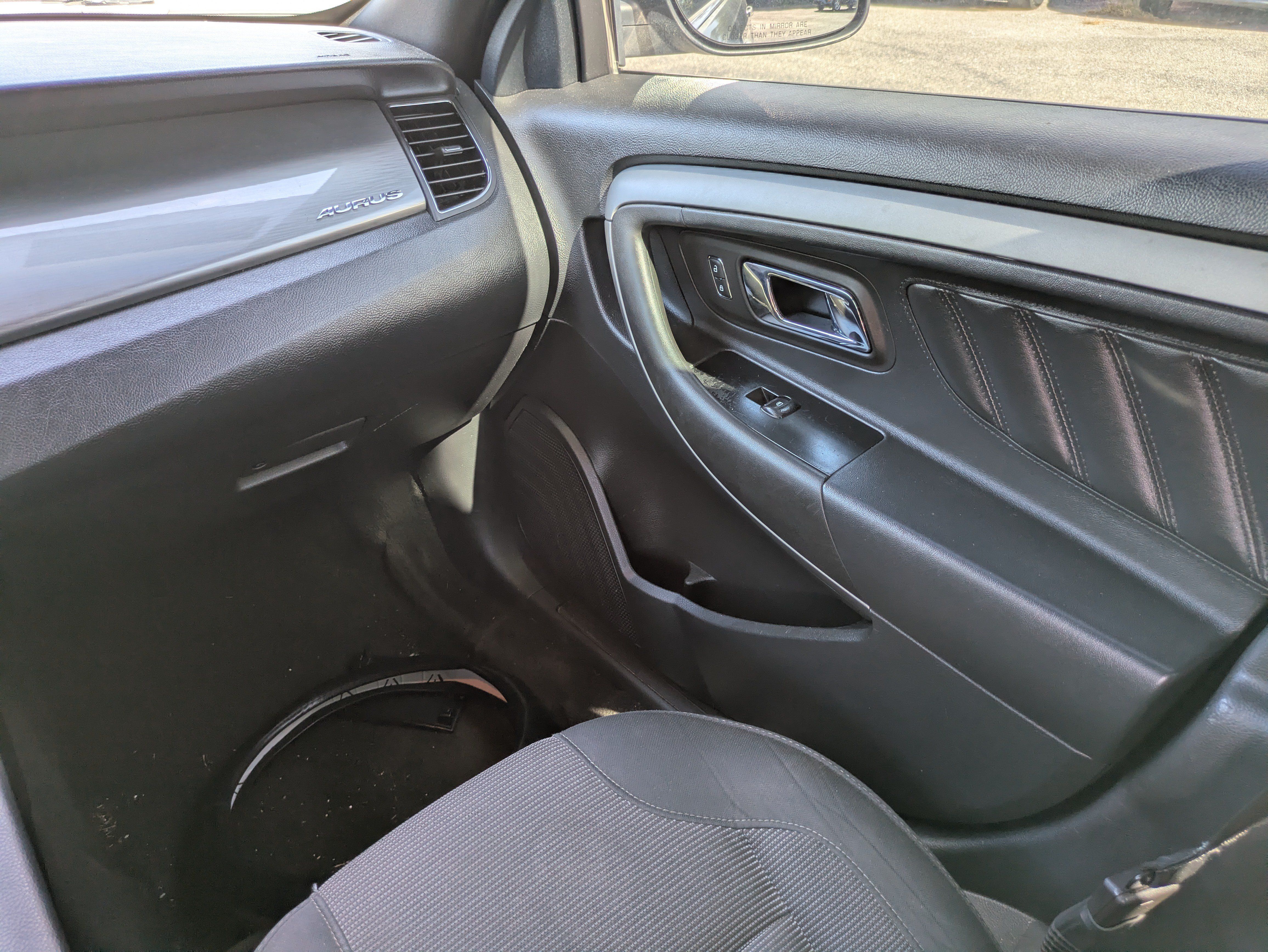 Used 2015 Ford Taurus SEL FWD image 16