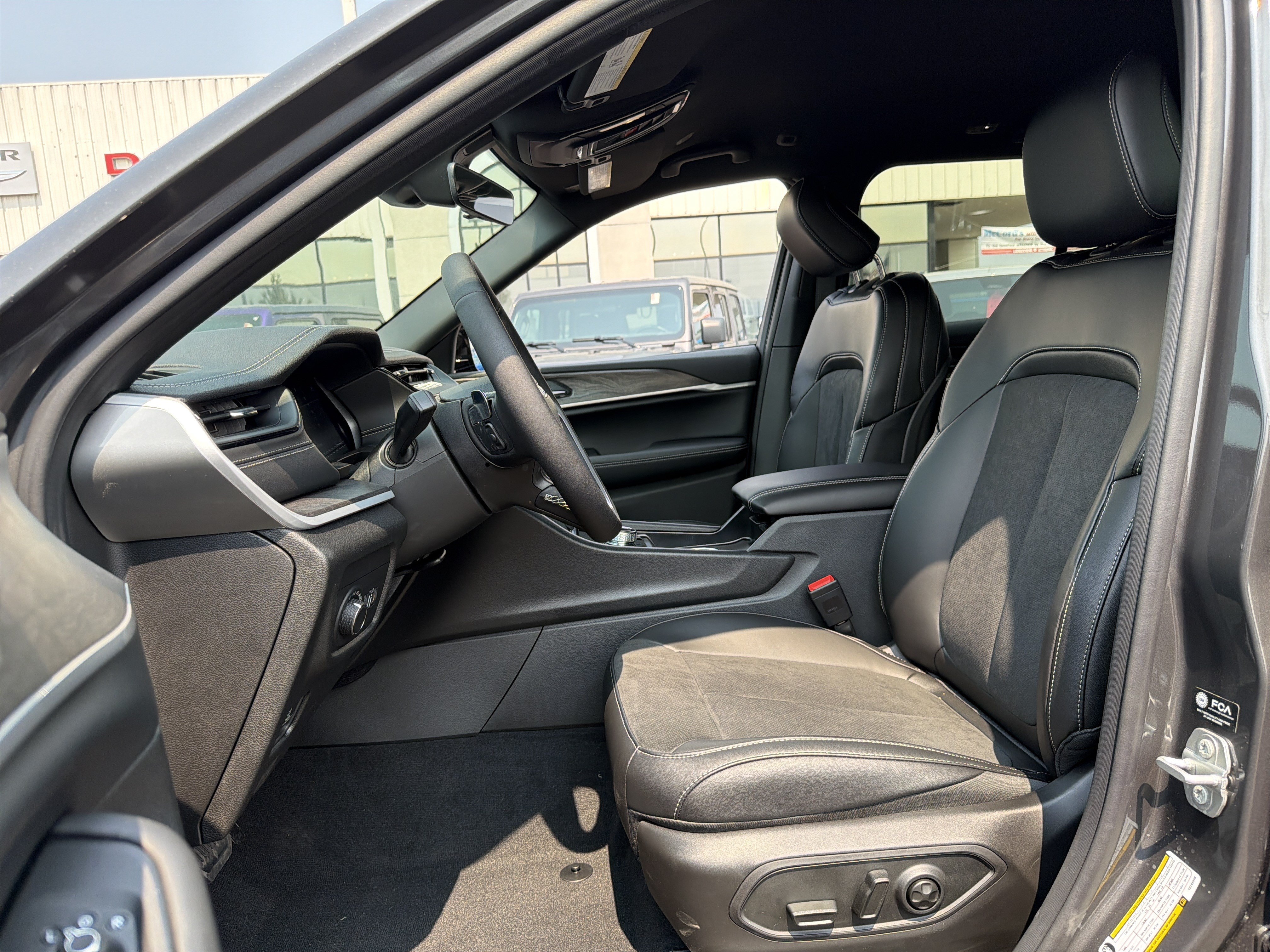 New 2026 Jeep Grand Cherokee Altitude AWD/4WD image 10