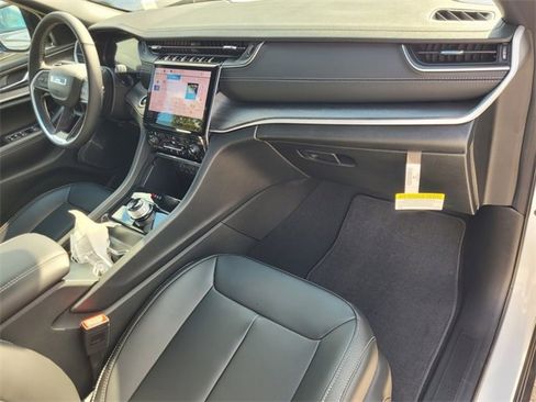 New 2025 Jeep Grand Cherokee L Limited image 19
