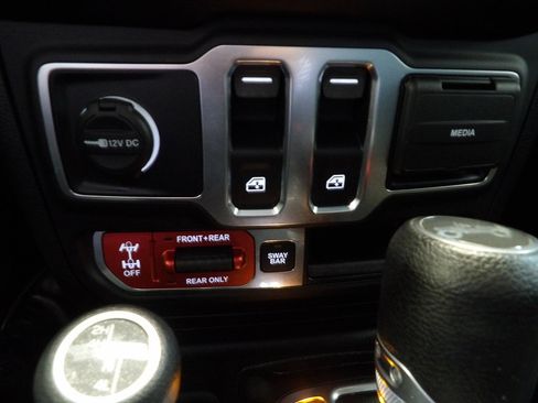 Used 2020 Jeep Wrangler Rubicon w/ Cold Weather Group AWD/4WD image 30