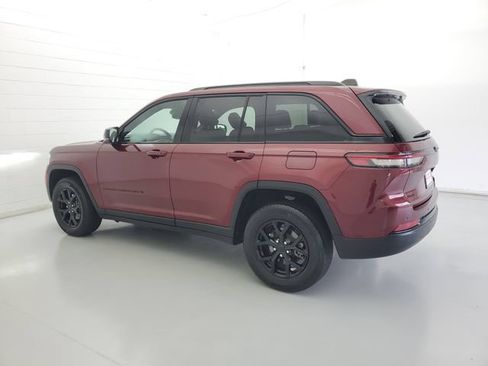 Used 2024 Jeep Grand Cherokee Altitude AWD/4WD image 7