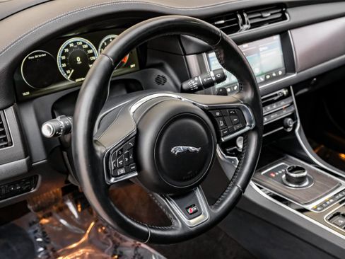 Used 2017 Jaguar XF S image 15