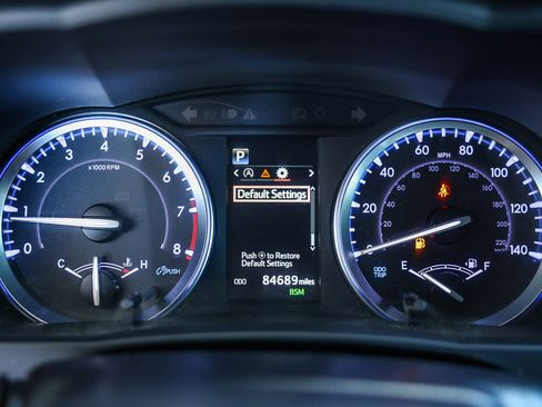 Used 2019 Toyota Highlander XLE image 4