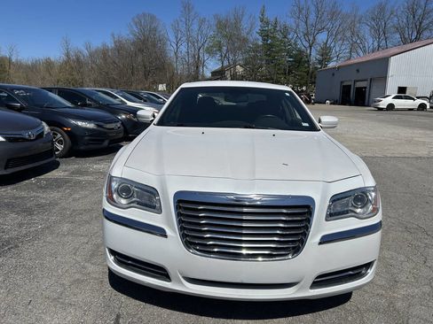 Used 2011 Chrysler 300 image 4