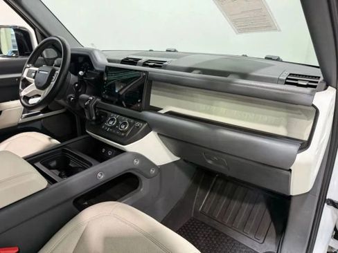 Used 2024 Land Rover Defender 130 S image 17