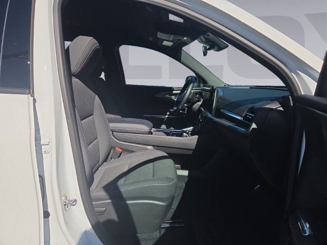 Used 2026 Chevrolet Traverse LT w/ LPO, Floor Liner Package FWD image 17