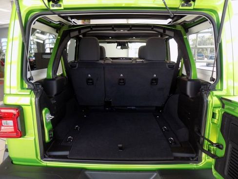 New 2026 Jeep Wrangler Unlimited Rubicon w/ Safety Group image 28