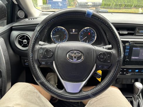 Used 2018 Toyota Corolla SE w/ Carpet Mat Package (TMS) FWD image 18
