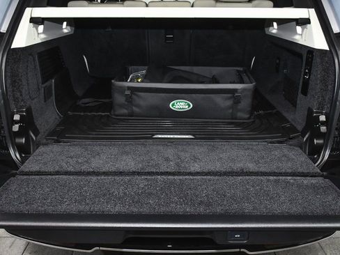 Used 2025 Land Rover Range Rover SE image 76