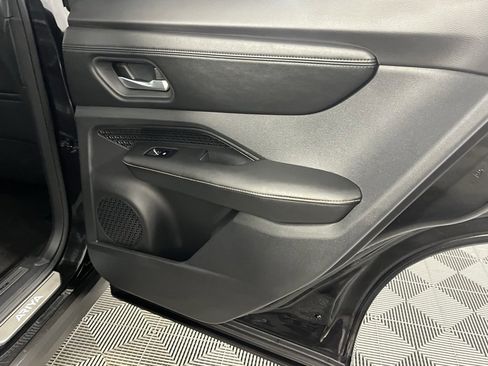 Used 2023 Nissan Ariya AWD image 28