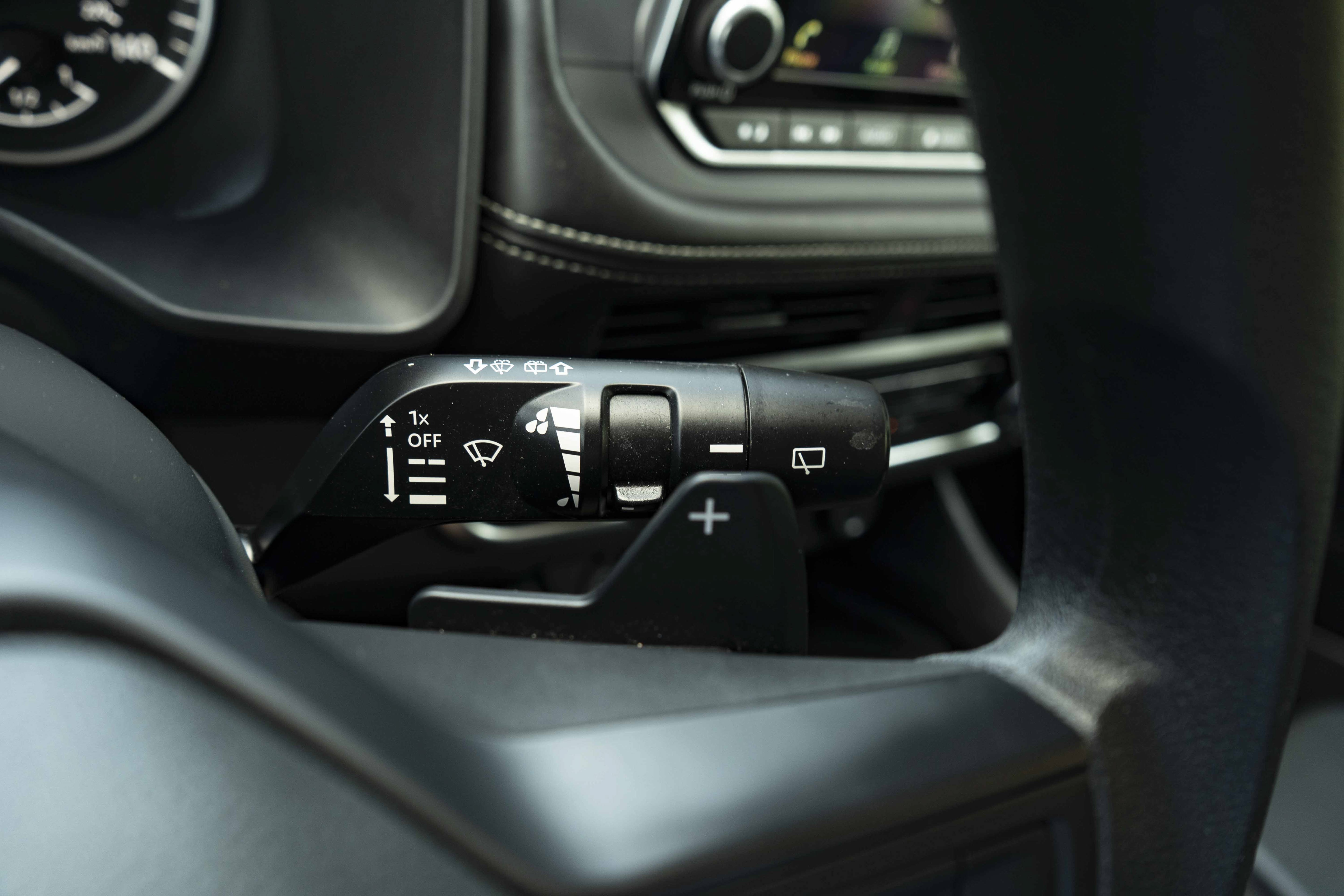 Used 2025 Nissan Rogue S FWD image 23