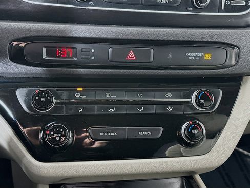 Used 2016 Kia Sedona LX w/ LX Essentials Premium Package image 15