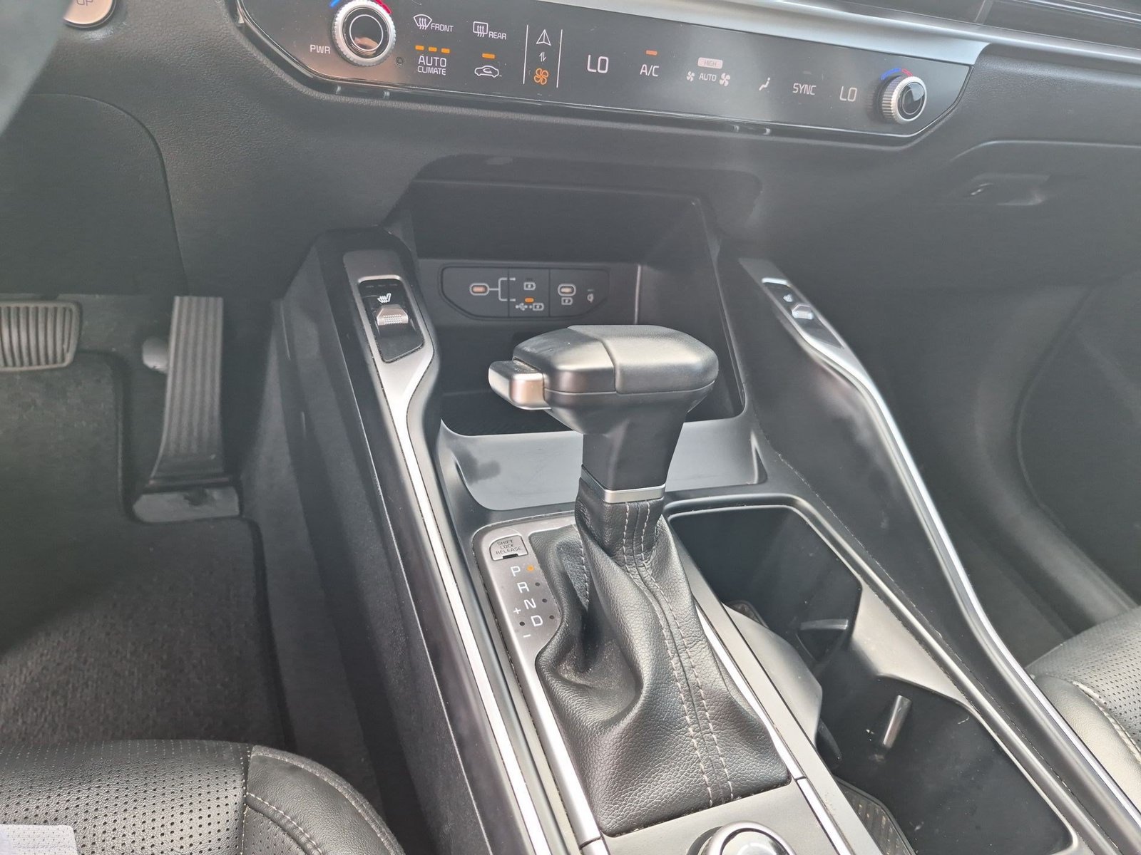 Used 2024 Kia Sorento EX w/ Panoramic Sunroof Package FWD image 16
