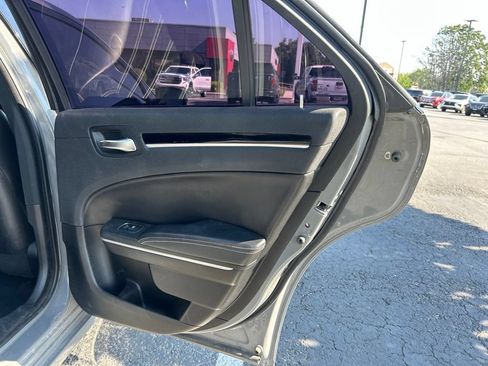 Used 2019 Chrysler 300 S RWD image 17