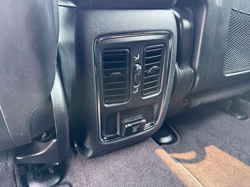 Used 2018 Jeep Grand Cherokee Altitude AWD/4WD image 27