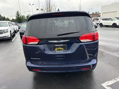 Used 2018 Chrysler Pacifica LX image 7
