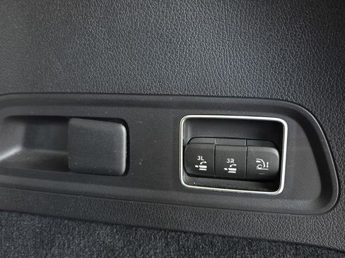 Used 2024 Mercedes-Benz GLS 450 4MATIC image 19